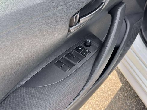 Used 2025 Toyota Corolla LE w/ Convenience Package FWD image 19