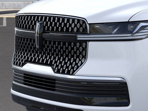 New 2026 Lincoln Navigator Reserve AWD/4WD image 17
