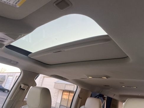 Used 2016 Cadillac Escalade ESV Luxury image 26