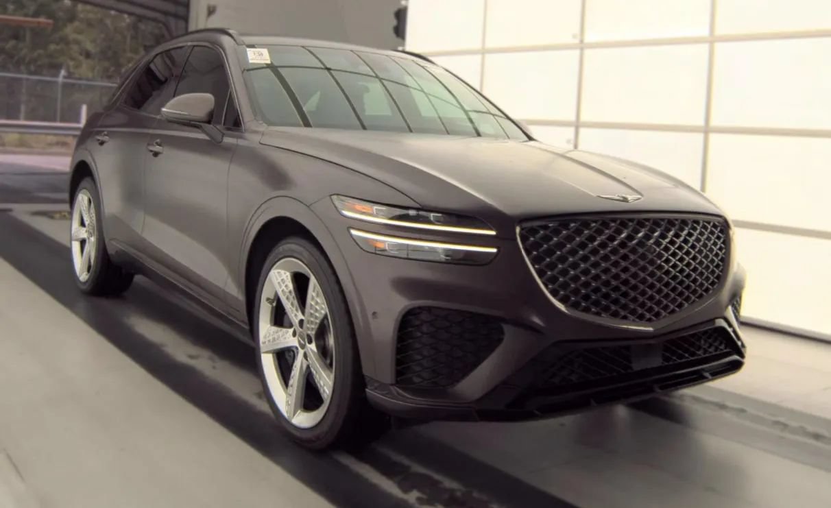 Used 2022 Genesis GV70 3.5T Sport w/ Sport Prestige Package AWD/4WD image 2