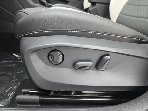 New 2026 Volkswagen Taos SEL image 28