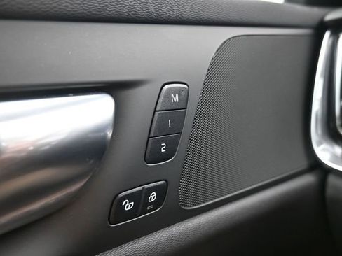 Used 2025 Volvo V60 B5 Cross Country Plus image 29