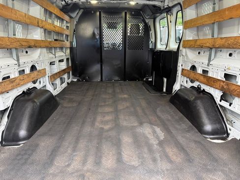 Used 2017 Ford Transit 250 130 Low Roof w/ Exterior Upgrade Package RWD image 19