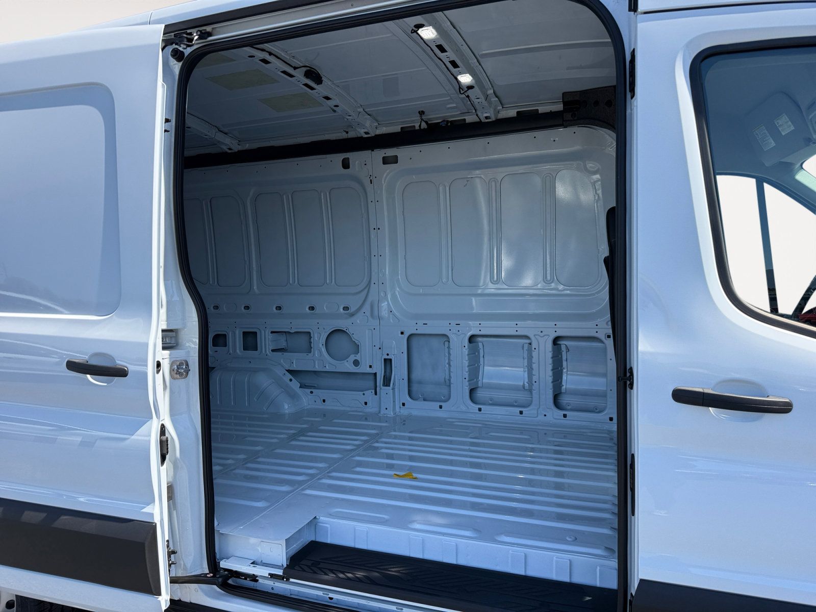 New 2026 Ford Transit 250 148 Medium Roof RWD image 18