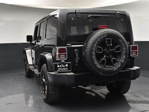 Used 2017 Jeep Wrangler Unlimited Sahara image 6