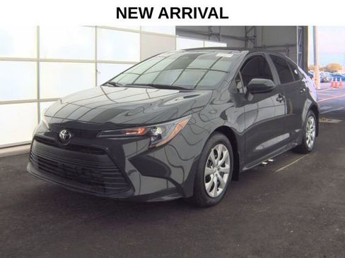 Used 2026 Toyota Corolla LE image 1