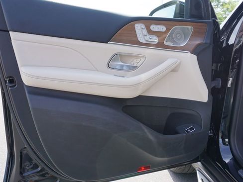 Used 2022 Mercedes-Benz GLS 450 4MATIC image 18