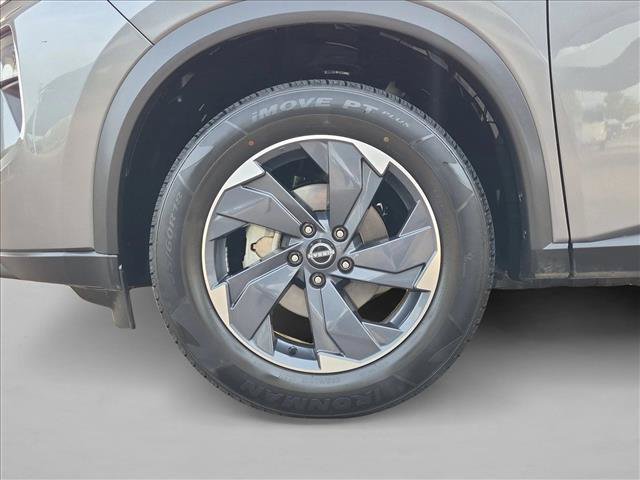 Used 2025 Nissan Rogue SV FWD image 23