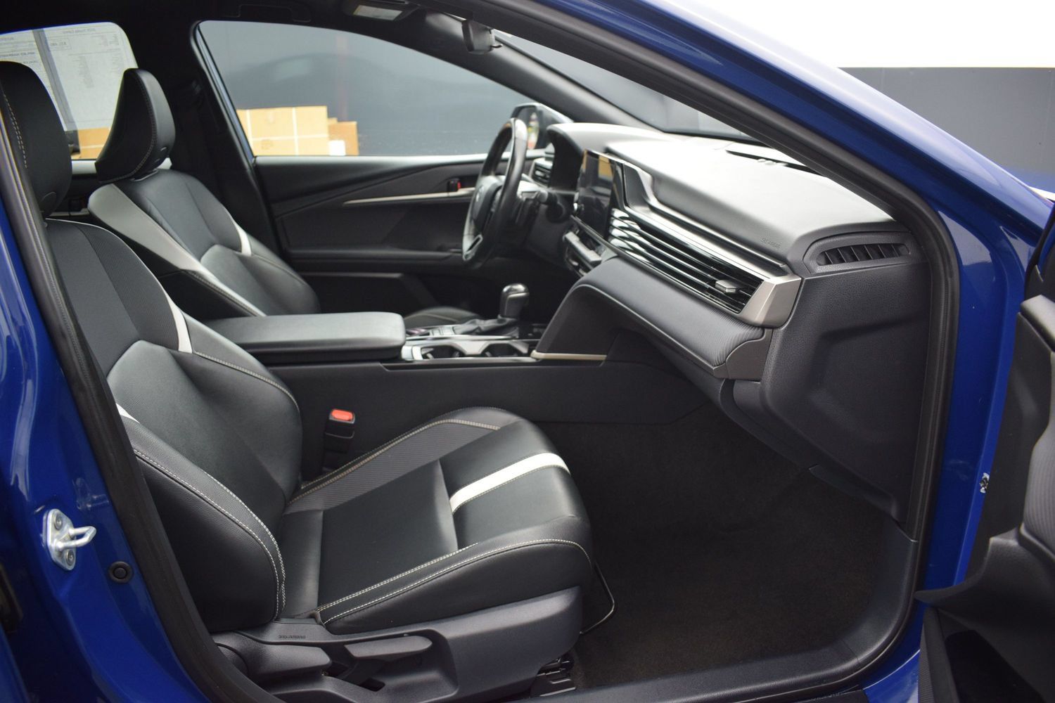 Used 2025 Toyota Camry SE FWD image 10