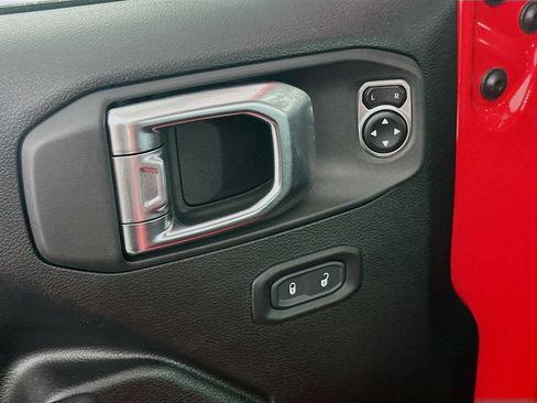 Used 2025 Jeep Wrangler Willys image 15