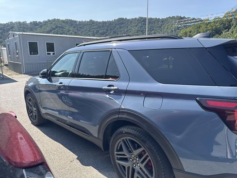 Used 2025 Ford Explorer ST w/ Sun And Sound Package AWD/4WD image 12