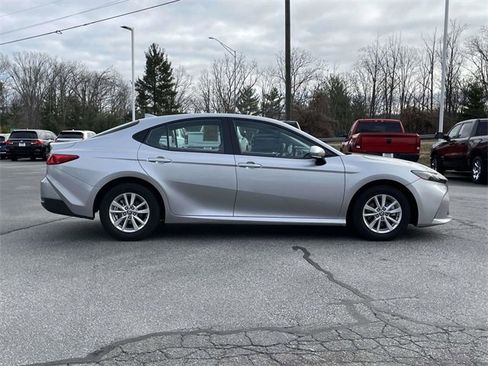 Used 2025 Toyota Camry LE image 6