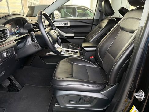 Used 2022 Ford Explorer Limited w/ Equipment Group 301A image 9