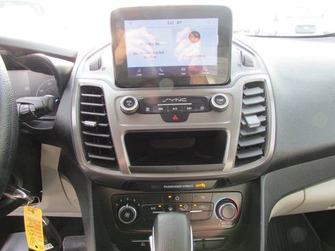 Used 2021 Ford Transit Connect XLT image 17