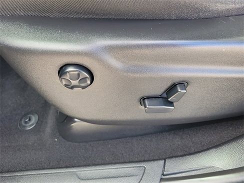 Used 2019 Jeep Grand Cherokee Altitude image 22