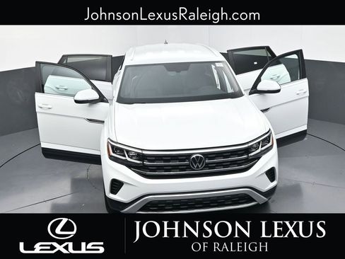 Used 2023 Volkswagen Atlas Cross Sport SE image 34