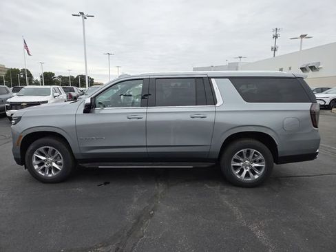 New 2025 Chevrolet Suburban Premier AWD/4WD image 26