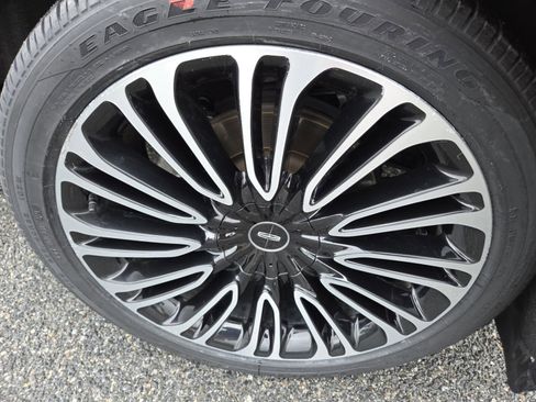 Used 2023 Lincoln Aviator Black Label AWD/4WD image 12