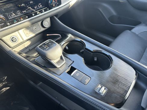 Certified 2023 Nissan Rogue Platinum w/ Platinum Premium Package image 16