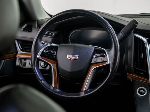 Used 2019 Cadillac Escalade Luxury image 13