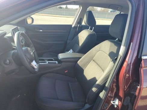 Used 2024 Nissan Altima 2.5 SV image 12