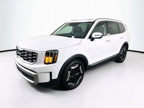 Used 2025 Kia Telluride S image 3