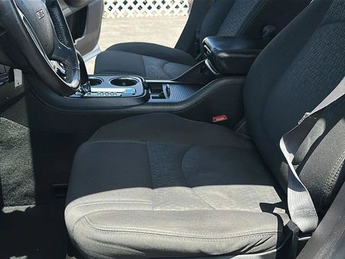 Used 2014 GMC Acadia SLE FWD image 19