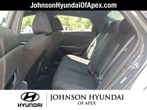 Used 2025 Hyundai Elantra SEL w/ Cargo Package FWD image 21
