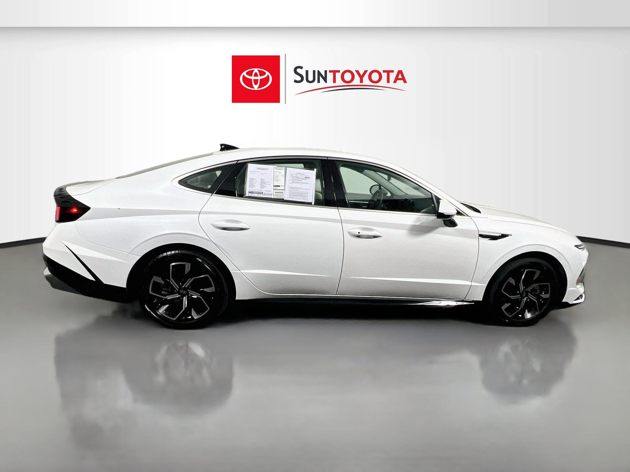 Used 2025 Hyundai Sonata SEL FWD image 2