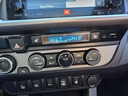 Used 2017 Toyota Tacoma TRD Off-Road image 29