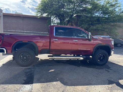 Used 2024 GMC Sierra 3500 SLT w/ SLT Convenience Package AWD/4WD image 9