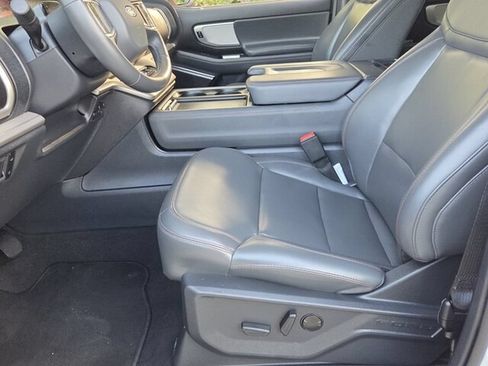 Used 2025 Ford Expedition Active RWD image 6