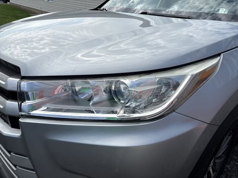 Used 2018 Toyota Highlander XLE AWD/4WD image 9