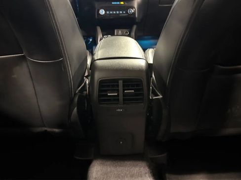 Used 2024 Ford Escape Platinum AWD/4WD image 40