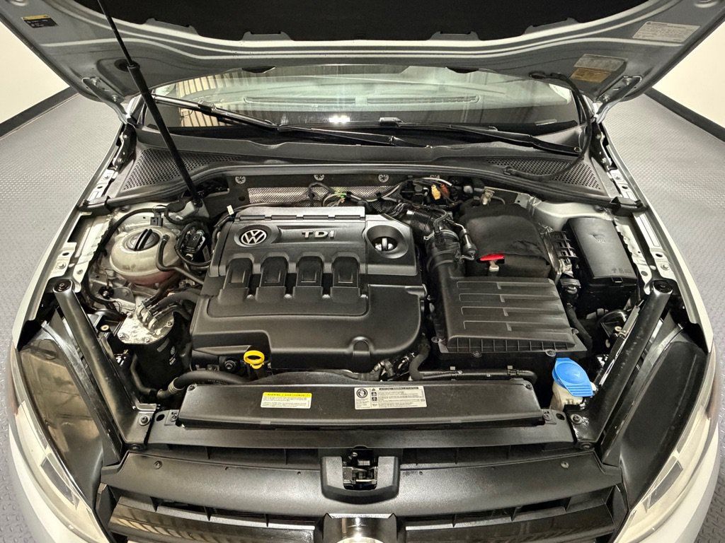 Used 2015 Volkswagen Golf TDI S FWD image 16