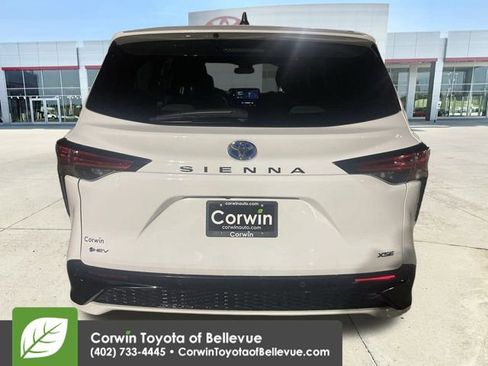 Certified 2025 Toyota Sienna XSE image 7