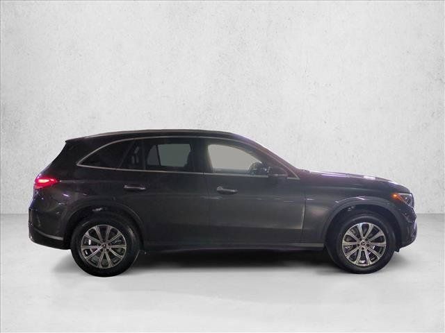 Used 2026 Mercedes-Benz GLC 300 image 4