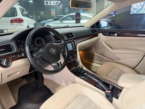 Used 2013 Volkswagen Passat TDI SEL Premium FWD image 9