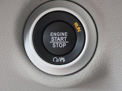 Used 2023 Chrysler Pacifica Touring-L FWD image 29