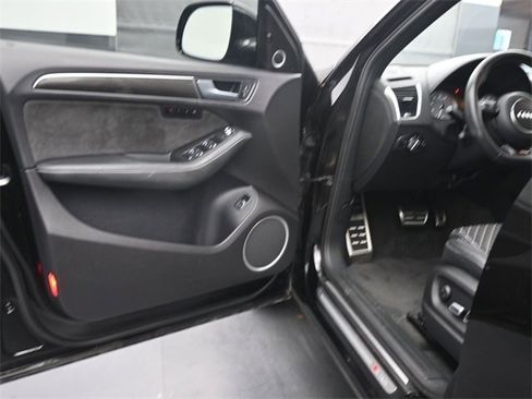 Used 2017 Audi SQ5 Prestige w/ Prestige Package image 17