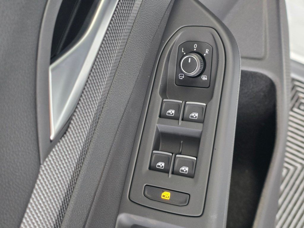 New 2026 Volkswagen GTI SE FWD image 19