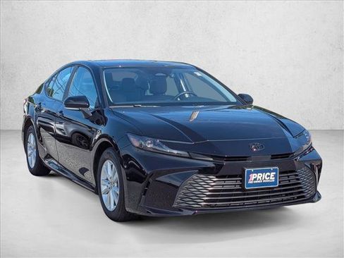 Used 2025 Toyota Camry LE w/ Convenience Package FWD image 3