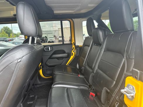 Used 2018 Jeep Wrangler Unlimited Sahara w/ Cold Weather Group AWD/4WD image 7