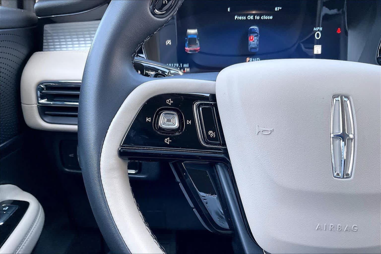 Used 2025 Lincoln Corsair FWD image 22