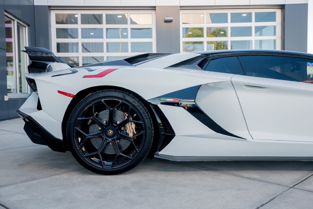 Used 2019 Lamborghini Aventador SVJ AWD/4WD image 36