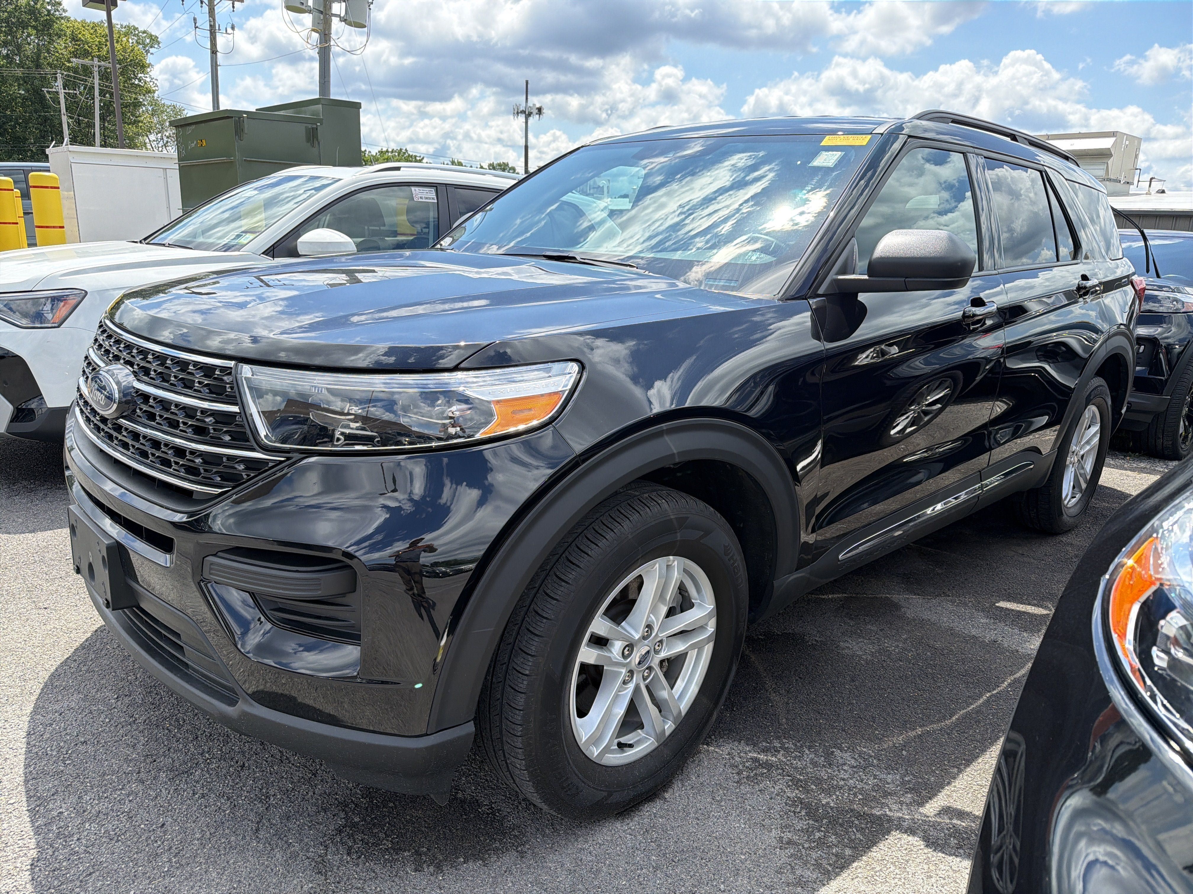 Used 2023 Ford Explorer XLT AWD/4WD image 4