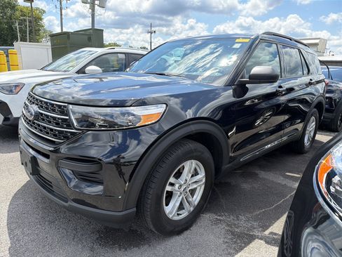 Used 2023 Ford Explorer XLT AWD/4WD image 4