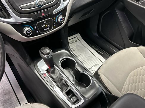 Used 2020 Chevrolet Equinox LS FWD image 22