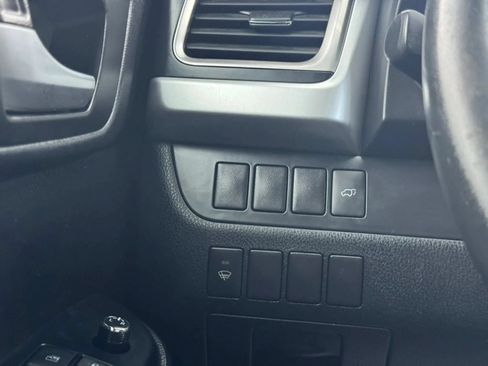 Used 2014 Toyota Highlander XLE AWD/4WD image 32