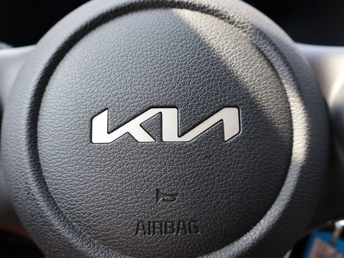 Used 2025 Kia Soul LX w/ LX Technology Package FWD image 27